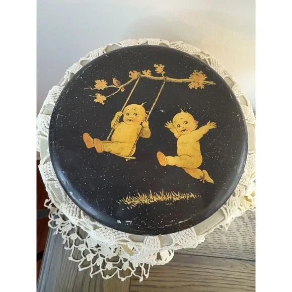 RARE 1920's Kewpie candy tin, Rose O'Neill tin, Kewpies on a swing must see - Picture 2 of 7